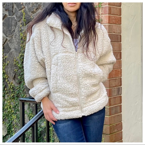 Soft Sherpa zipper front jacket with pockets - Picture 3 of 5